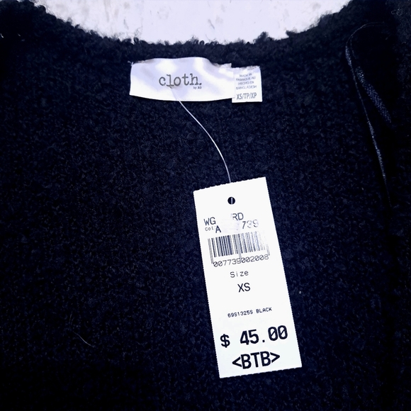 Cloth | Women's Black crossed scoop v neck knit Sweater - Picture 6 of 9